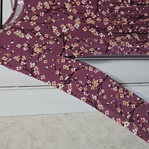 Plum Floral Plus Long Sleeve Maxi XL - Picture 2 of 10